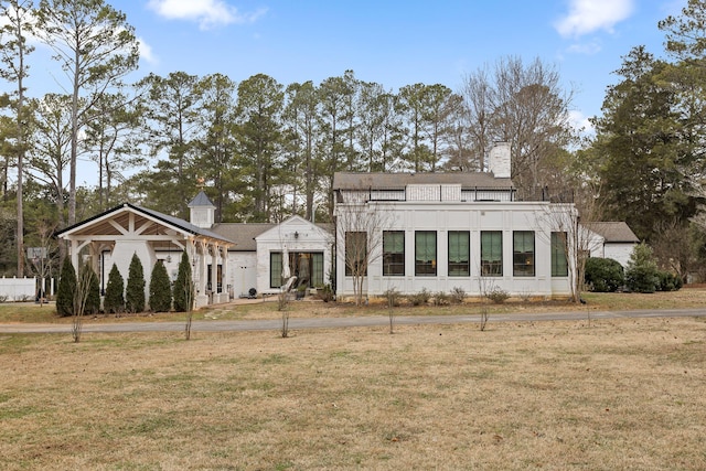 view of front of property with a front yard