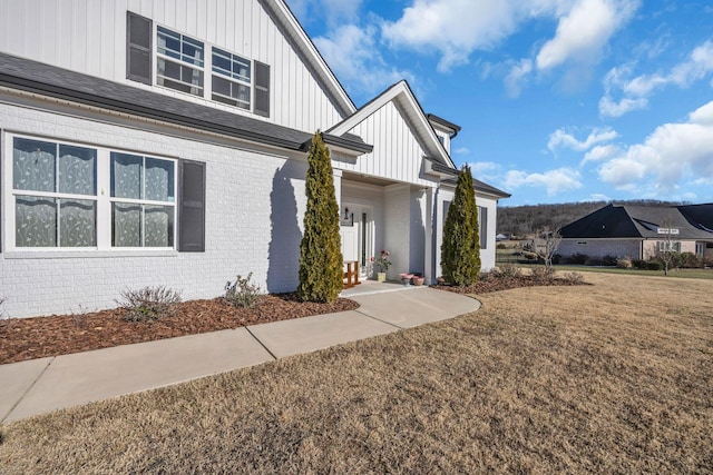 exterior space with a front yard