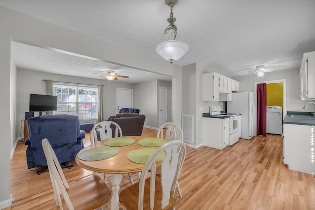 dining area with light hardwood / wood-style floors, sink, a textured ceiling, and ceiling fan