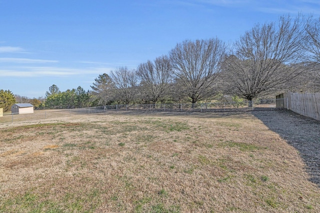 view of yard featuring a rural view