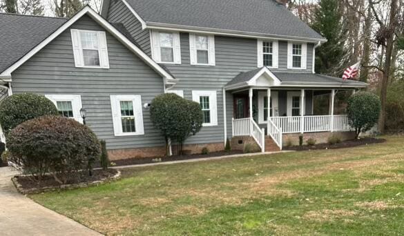 view of front facade with a porch and a front yard