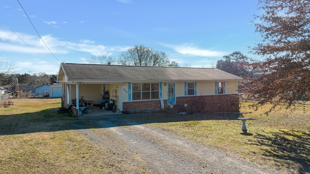 single story home with a front yard