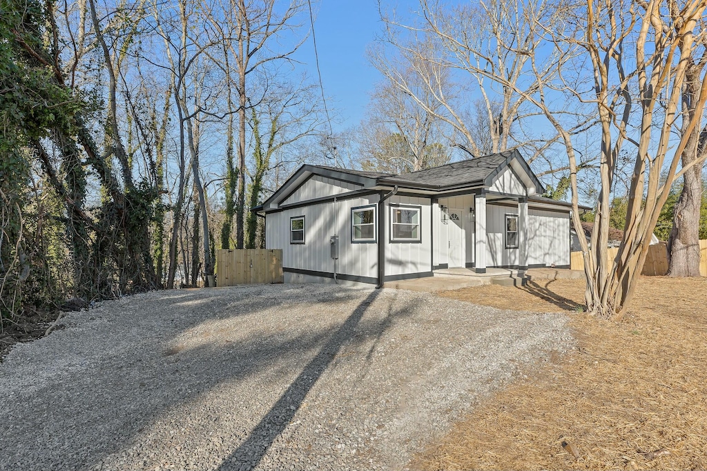 view of front of property with covered porch