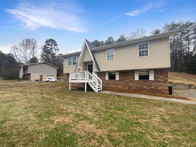 view of front of property with a front lawn