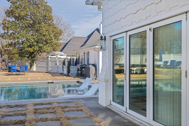 view of swimming pool featuring a patio