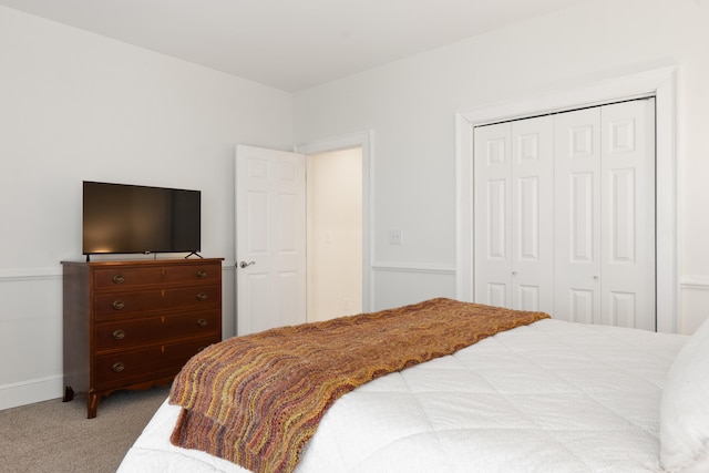 carpeted bedroom featuring a closet