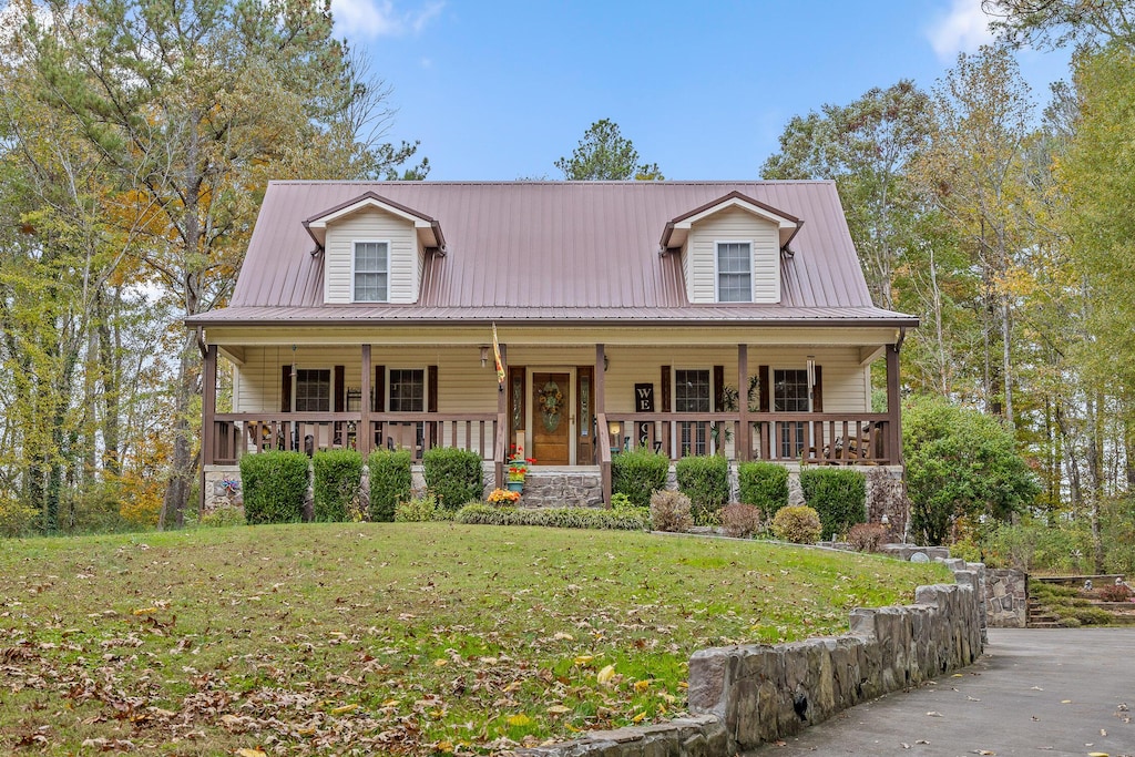 view of front of home featuring a front yard and a porch