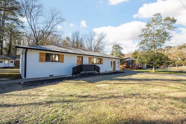 view of front of home with a front lawn