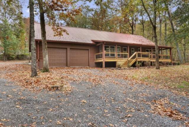 view of front of property featuring a garage