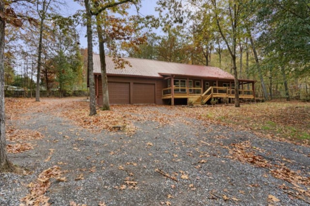 view of front facade featuring a garage