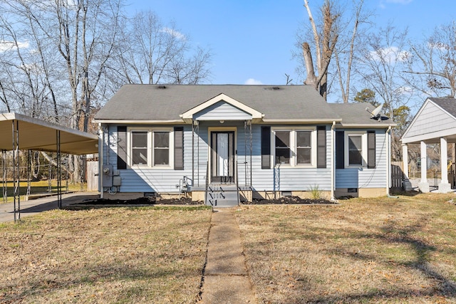 view of front facade featuring a carport and a front lawn