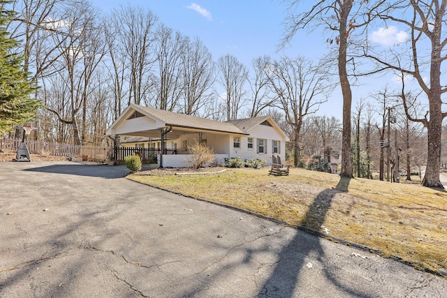 view of front of house featuring a front yard and covered porch