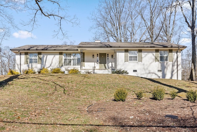 ranch-style home featuring covered porch and a front lawn