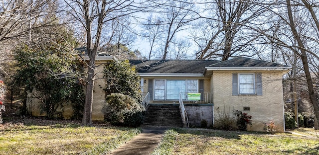 view of front of house with a front lawn