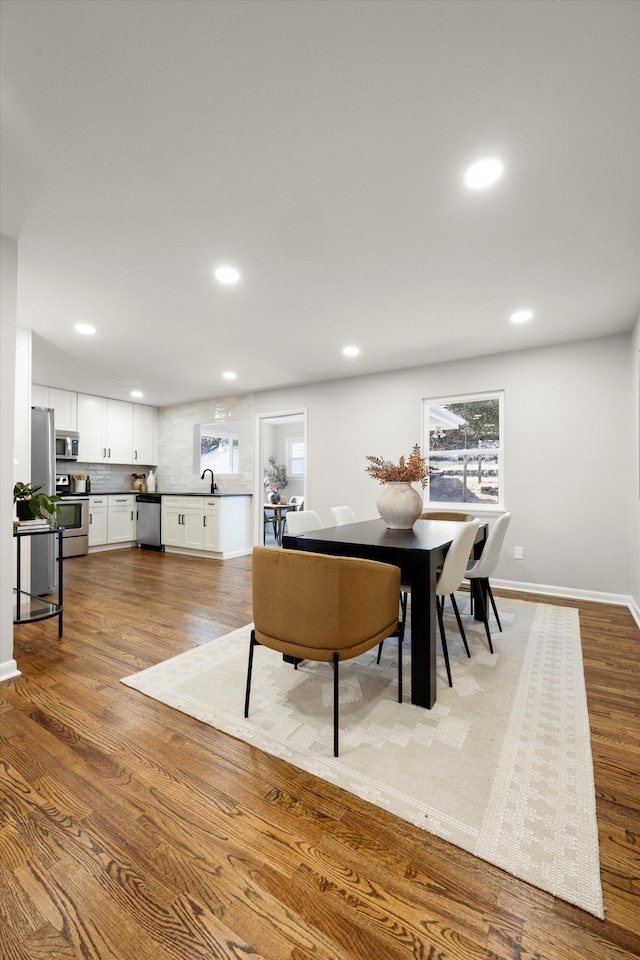 dining area with sink and light hardwood / wood-style floors