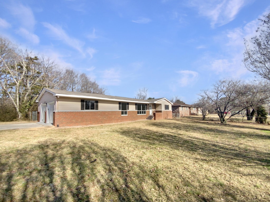 view of front of house with a garage and a front yard