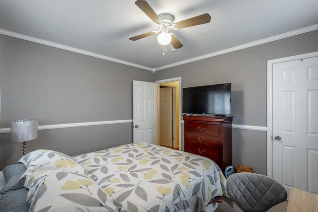 bedroom featuring crown molding and ceiling fan