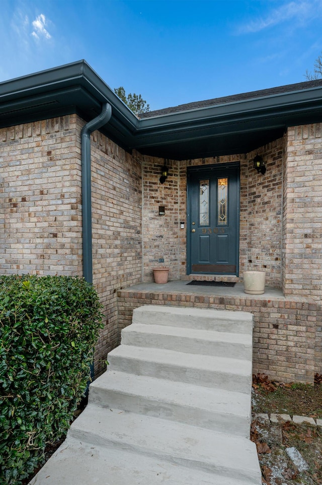 entrance to property featuring a porch