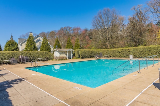 view of swimming pool featuring a patio