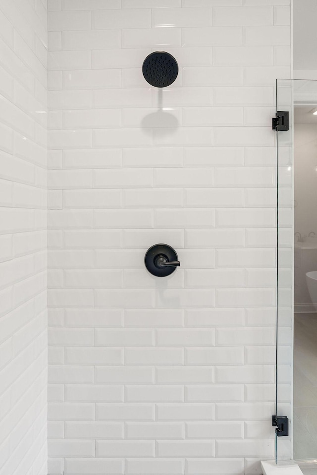 details featuring a tile shower