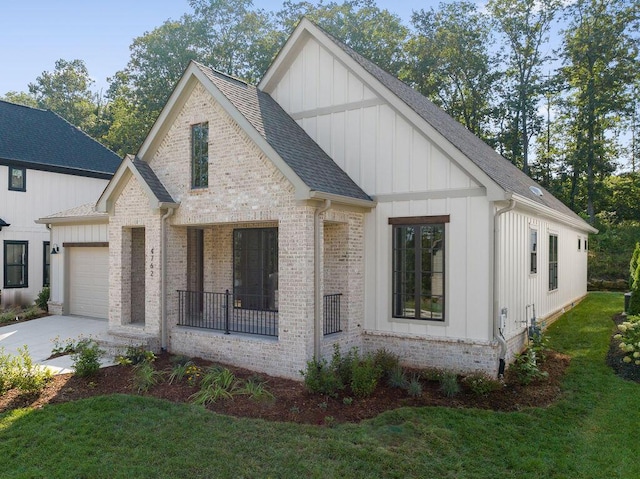 modern farmhouse featuring a garage and a front lawn