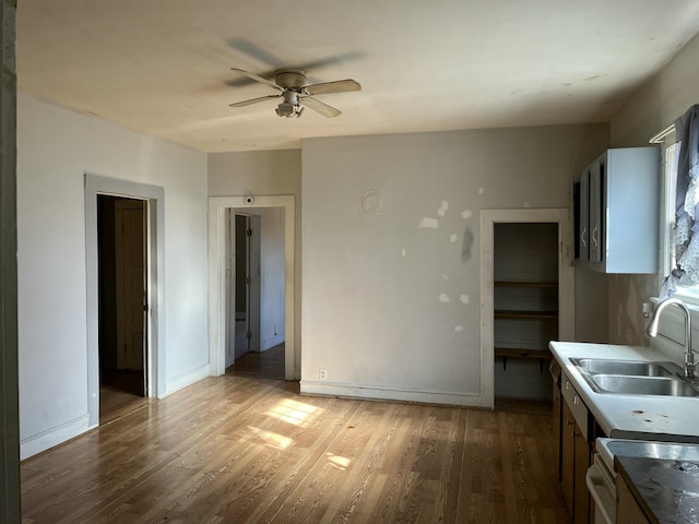 kitchen with sink, white range, ceiling fan, and light hardwood / wood-style flooring