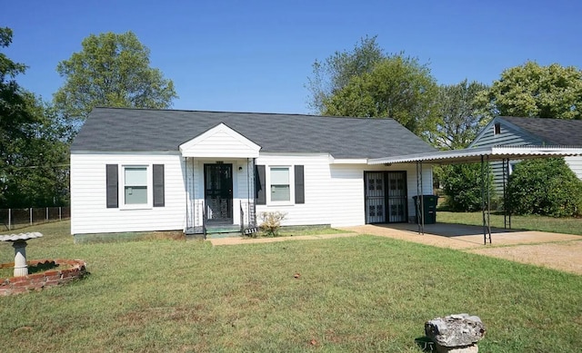 view of front of property with a front lawn