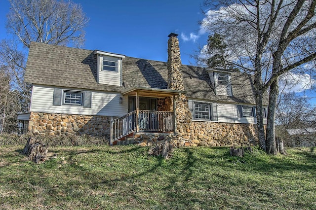 view of front of house with a front lawn