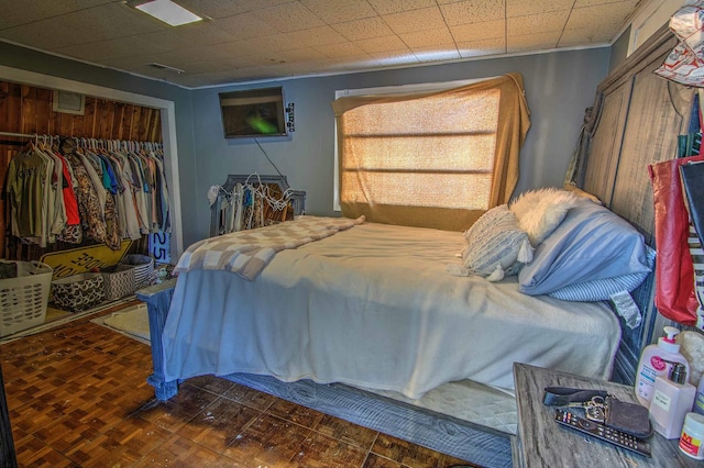 bedroom featuring a closet