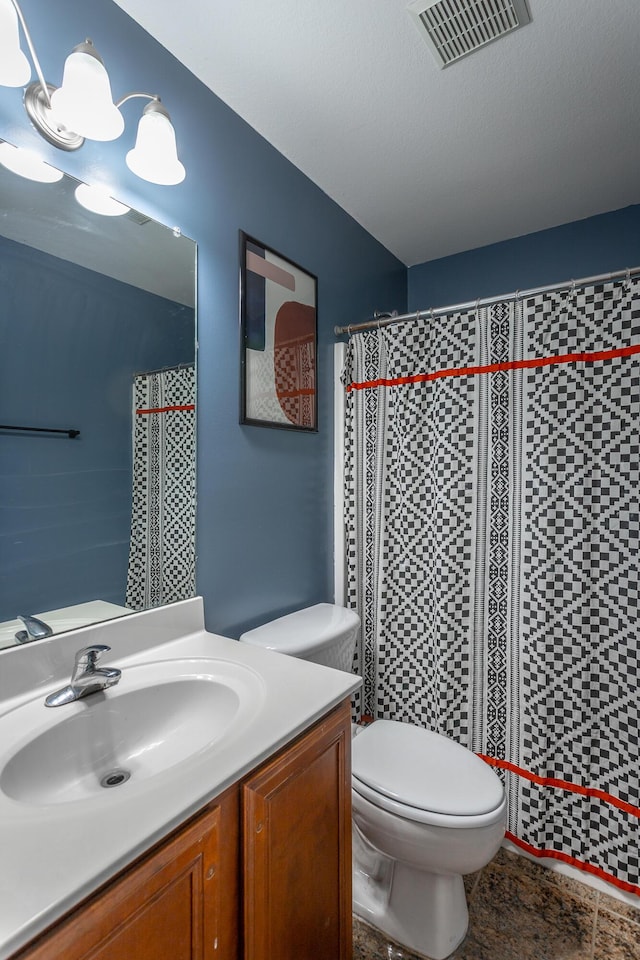 bathroom featuring a shower with curtain, vanity, and toilet