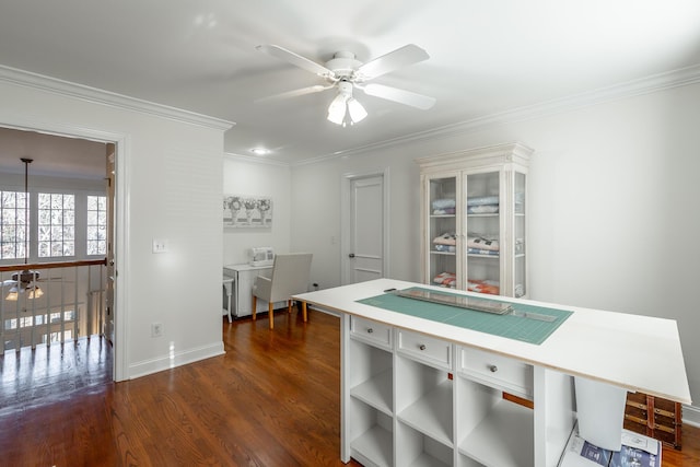 kitchen featuring ceiling fan, crown molding, a breakfast bar area, and dark hardwood / wood-style flooring