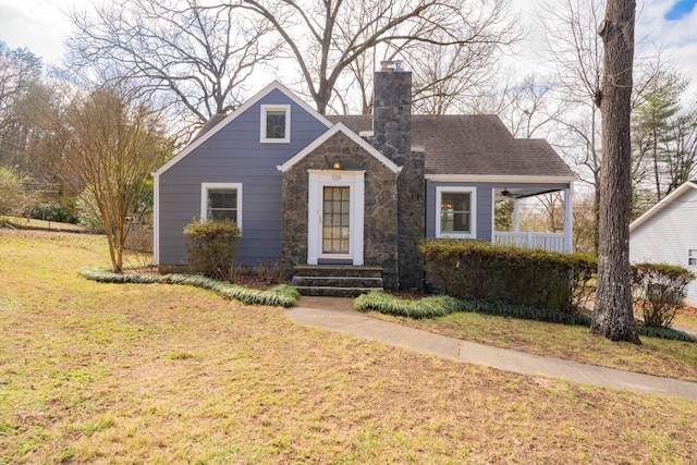 view of front of house with a front lawn