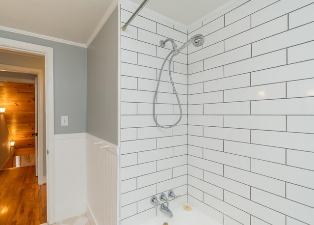 bathroom featuring tiled shower / bath combo and crown molding