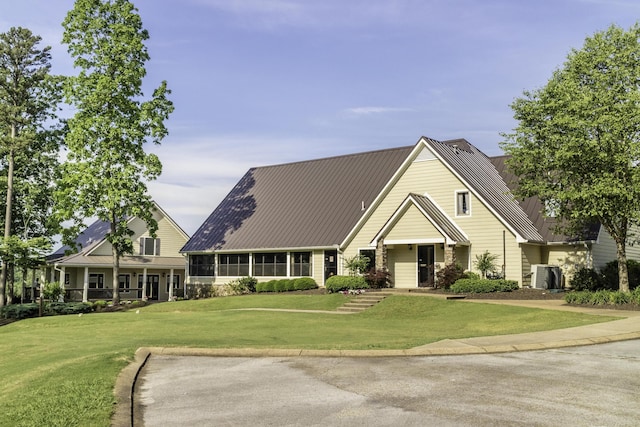 view of front of property featuring central AC unit and a front yard