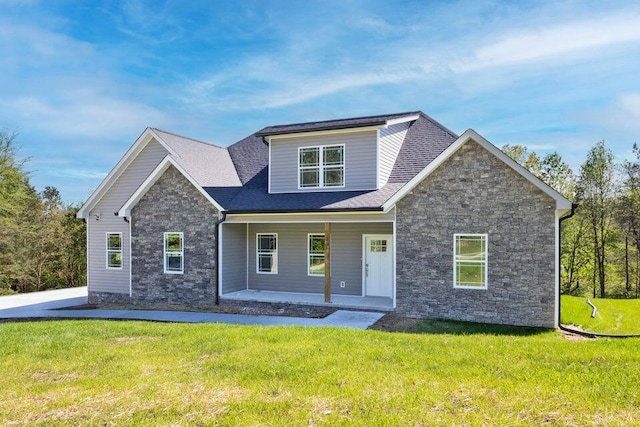 craftsman house with a porch and a front lawn