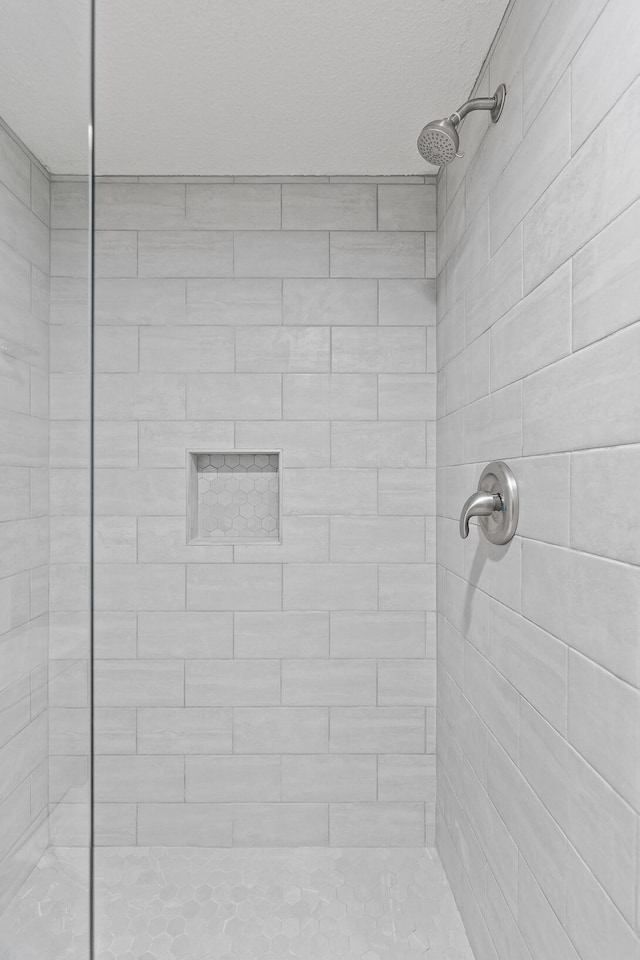 bathroom featuring a tile shower