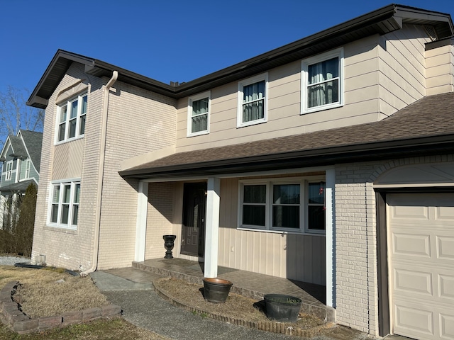 view of front facade featuring a garage