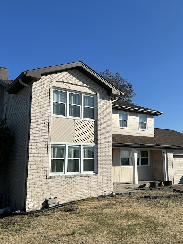 view of front of house featuring a garage and a front lawn