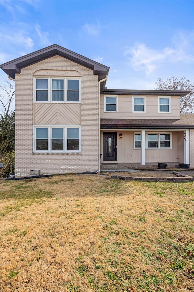 view of front property featuring a front lawn