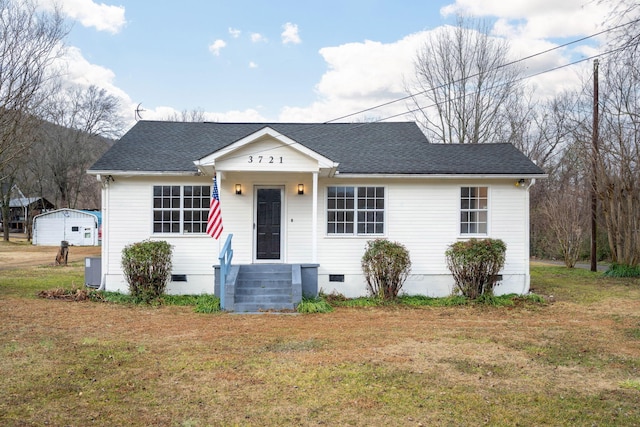 view of front of home with a front lawn