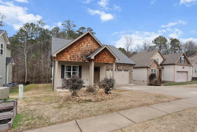 view of front of house featuring central AC, a garage, and a front lawn