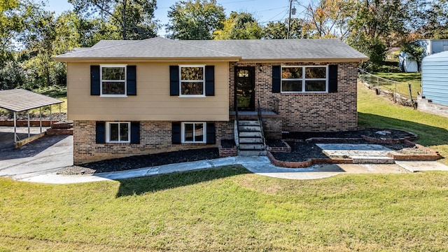 view of front facade with a front lawn