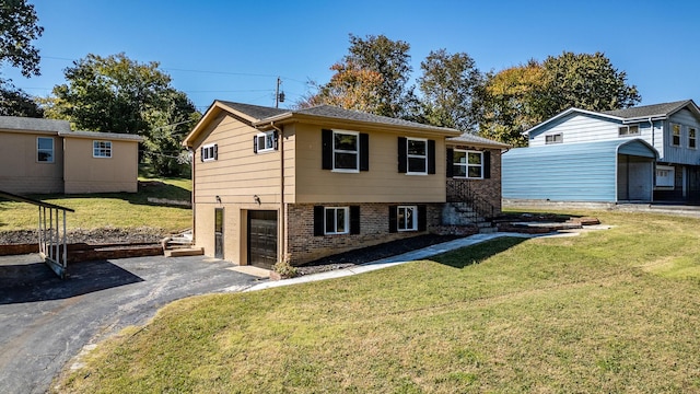 view of front of house featuring a front lawn