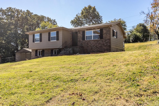 view of front of house featuring a carport and a front lawn