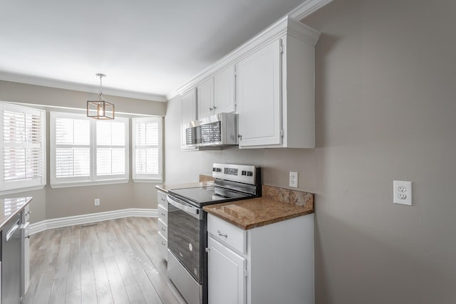 kitchen featuring crown molding, pendant lighting, stainless steel appliances, light hardwood / wood-style floors, and white cabinets