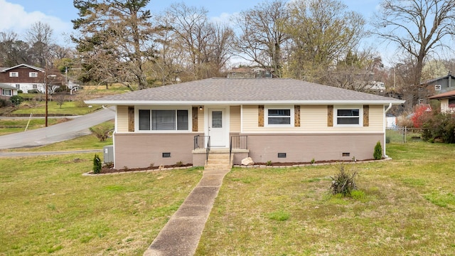 view of front facade with crawl space, fence, a front yard, and a shingled roof