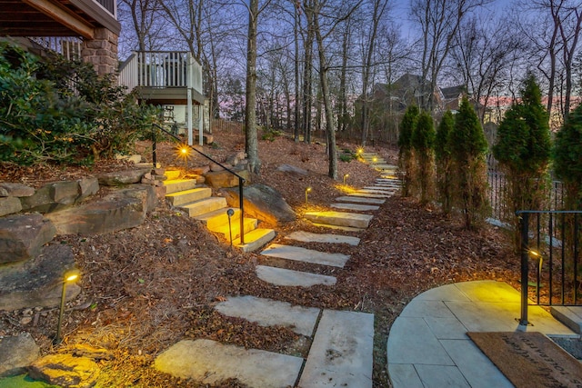 view of yard featuring a patio area