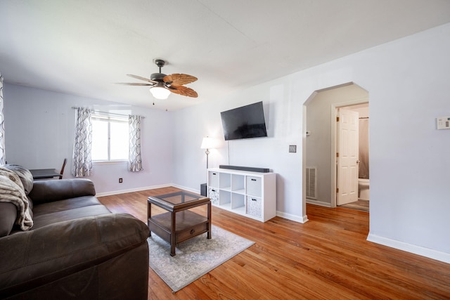 living room with light hardwood / wood-style flooring and ceiling fan