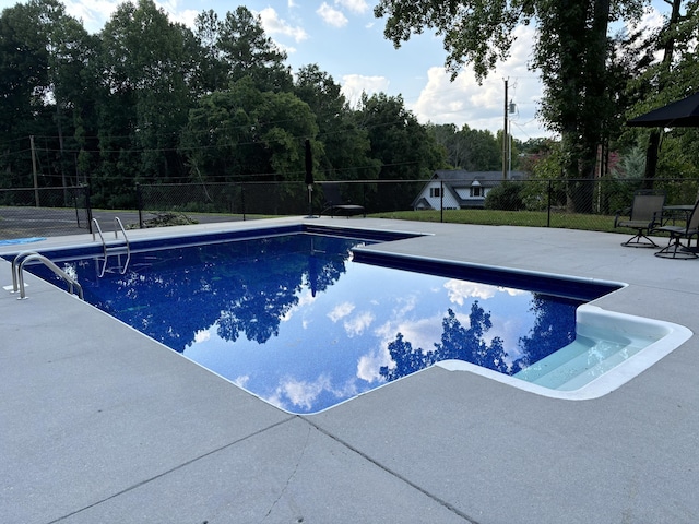 view of swimming pool