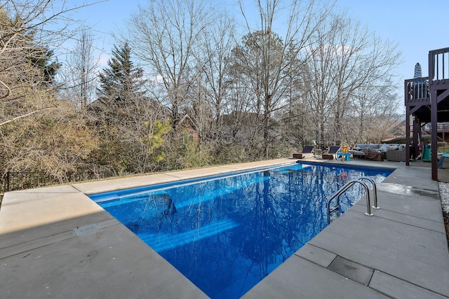 view of swimming pool featuring a patio area and outdoor lounge area